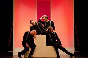 Créé dans le prolongement d’Et pendant ce temps Simone veille, ce spec