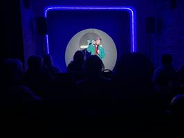 Venez découvrir les meilleurs humoristes du moment au 7-9 Comedy Room,