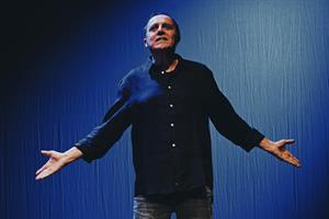 Thierry Beccaro nous parle de son enfance et d’amour.