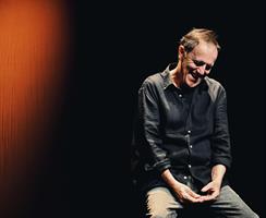 Thierry Beccaro nous parle de son enfance et d’amour.