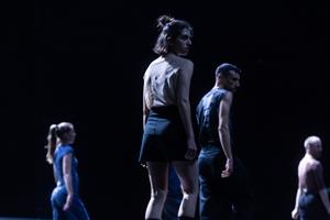 Guidés par leur souffle, dix corps forgent une transcendance du mouvem