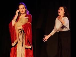 Entre secrets et trahisons, devenez le confident d’Aliénor d’Aquitaine