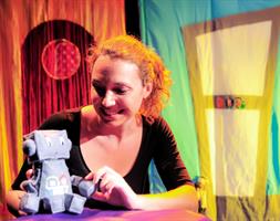 Léo est un petit robot rigolo. Mais aujourd’hui, Léo en a gros : il a 