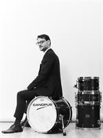 À l’occasion de la sortie de Listen to the Wind, son tout premier albu