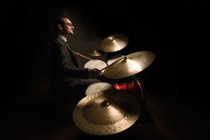 À l’occasion de la sortie de Listen to the Wind, son tout premier albu