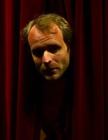 Marius a honte. Honte de lire. Honte de se tromper. Honte d’être vu.