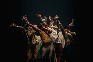 L’euphorie contagieuse de la Shechter II dans un ballet digne d’un clu