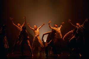 L’euphorie contagieuse de la Shechter II dans un ballet digne d’un clu