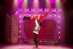Une comédie musicale déjantée, entre Spamalot et Les Producteurs, mais