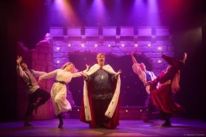 Une comédie musicale déjantée, entre Spamalot et Les Producteurs, mais
