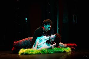 Jouée pour la première fois en France, la pièce Dracula, la parodie hi