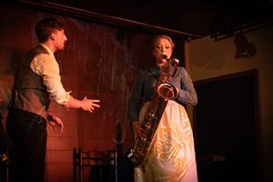 Trois musiciennes et un comédien