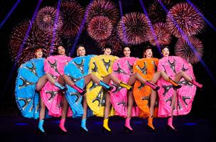 Cancan et feux d'artifice