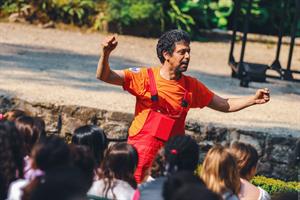 Nono, 10 ans, rêve depuis toujours de faire une gigantesque fiesta ave