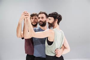 Avec Adentro!, la chorégraphe Diana Szeinblum s’amuse à démonter la st