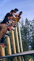 Clan Cabane transforme l’espace public en terrain d’aventures acrobati