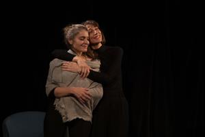 Deux femmes qui lisent