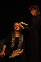Deux femmes qui lisent