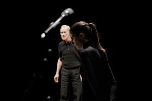 L’ambivalence des liens père-fille, inspirée de Lear et Cordelia. À pa