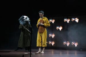 Ben Duke en Hamlet