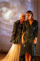 Deux femmes sur scène