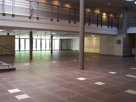 Rénové et inauguré en 2008, le Théâtre Coluche dispose d’une salle de 