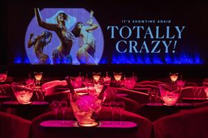 Entrez dans la légende du Crazy Horse !  Plongez dans l’univers embl