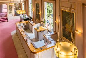 Accueil du publicUn bar avec restauration légère vous accueille 1h