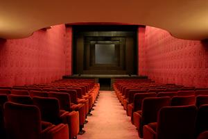 Accueil du publicUn bar avec restauration légère vous accueille 1h