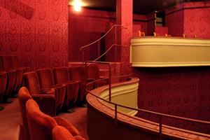 Accueil du publicUn bar avec restauration légère vous accueille 1h