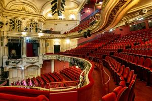 Historique du théâtre En 1913, un important manager financier de L