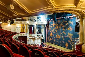 Historique du théâtre En 1913, un important manager financier de L