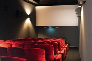 Un Centre National d’Art et EssaiLe Lucernaire Forum a été créé en