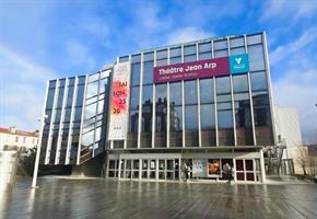 Accueil du public Le Théâtre Jean Arp dispose d’une salle de 646 p