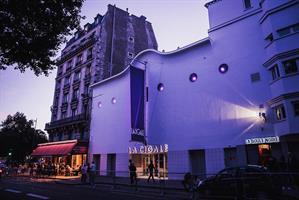 Accueil du publicLa Cigale est un théâtre à l'italienne de 900 pla