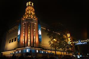 Le Grand Rex ouvre ses portes le 8 décembre 1932 à l’angle du boulevar