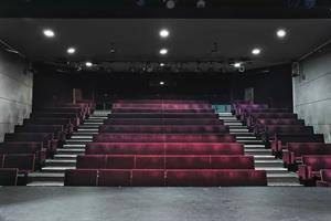 Voir la programmation de la grande salle du Théâtre Montparnasse.H