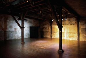 Par une programmation exigeante, ouverte et pluridisciplinaire (théâ