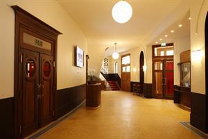 Historique du lieuL’histoire du théâtre de la Tour Eiffel est reli