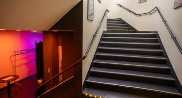 L'entrée se trouve juste à coté du hall principal du Théâtre Libre, el