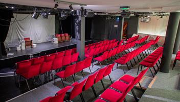 L'entrée se trouve juste à coté du hall principal du Théâtre Libre, el