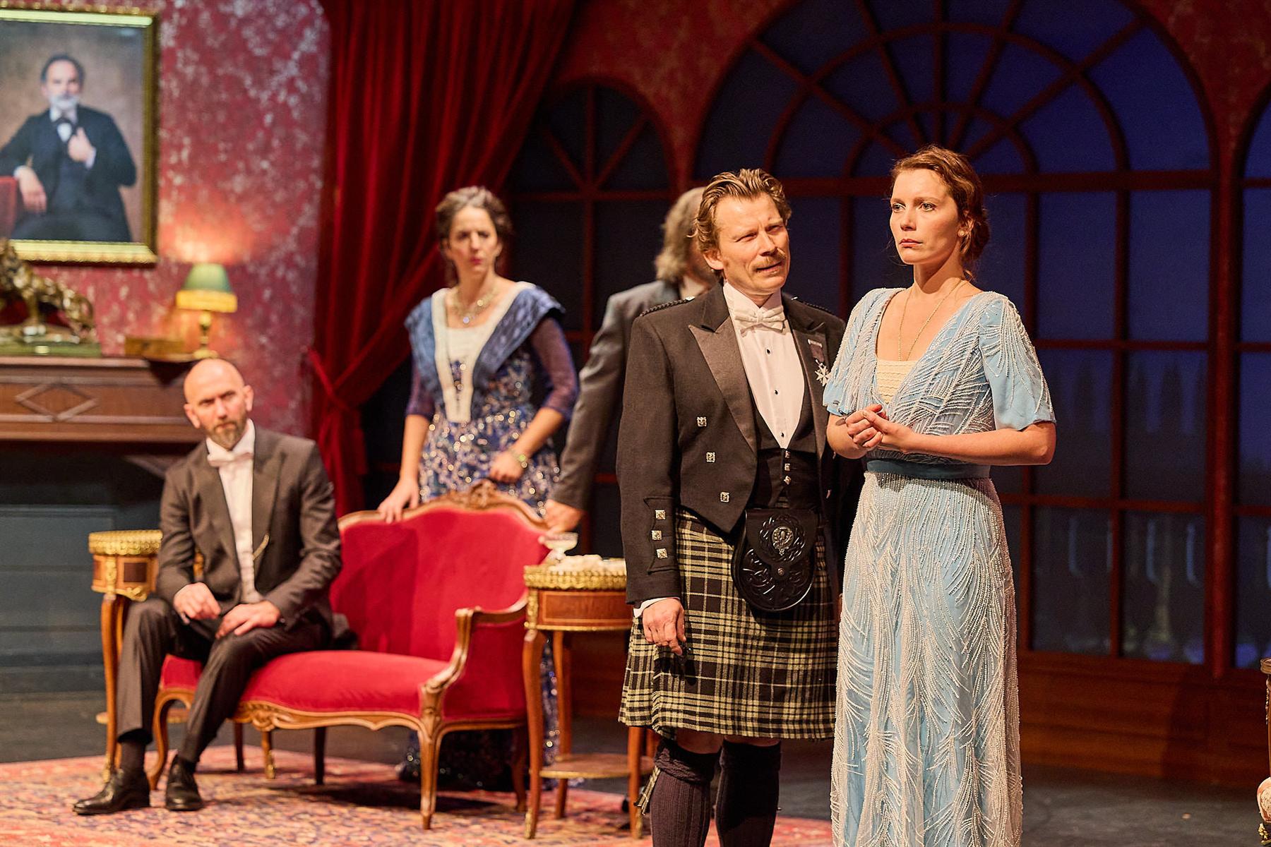 L'heure des assassins - Comédie de Paris | THEATREonline