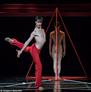 La flûte enchantée par le Béjart Ballet Lausanne : danseur et triangle