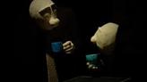 Deux marionnettes prennent le thé