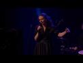 Une voix, une fièvre, une urgence de vivre et d’aimer. Des chansons de