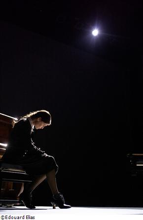Laetitia Casta et son piano